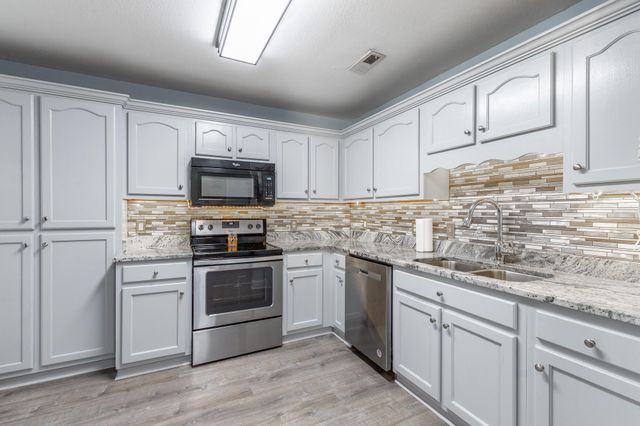 212 Round Tree Drive, Rossville, GA 30741