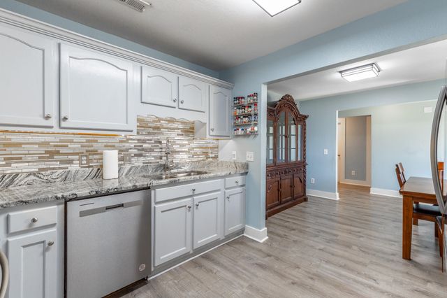 212 Round Tree Drive, Rossville, GA 30741