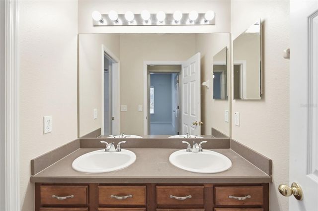 8905 SILK BAY PLACE, Orlando, FL 32827