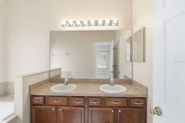 8905 SILK BAY PLACE, Orlando, FL 32827