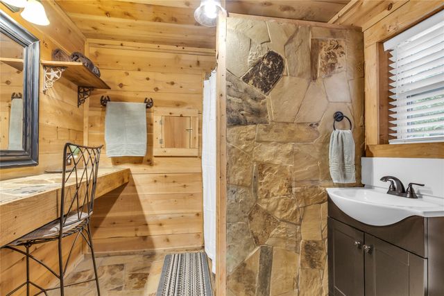 459 County Road 4600, Trenton, TX 75490