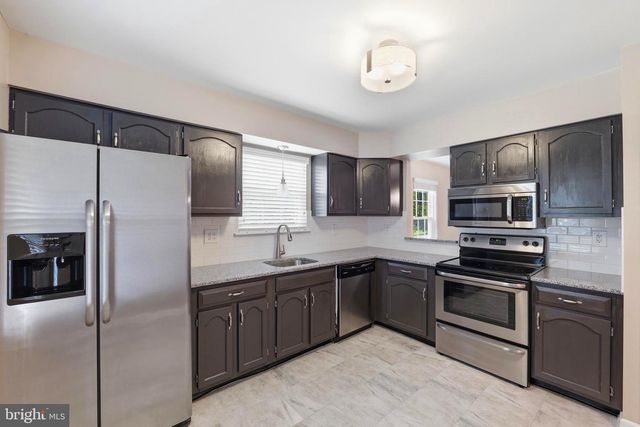 10 MADISON CT, Mount Laurel, NJ 08054