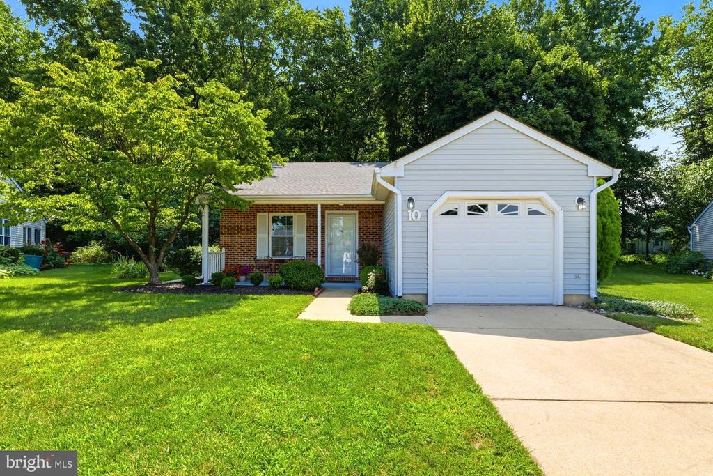10 MADISON CT, Mount Laurel, NJ 08054