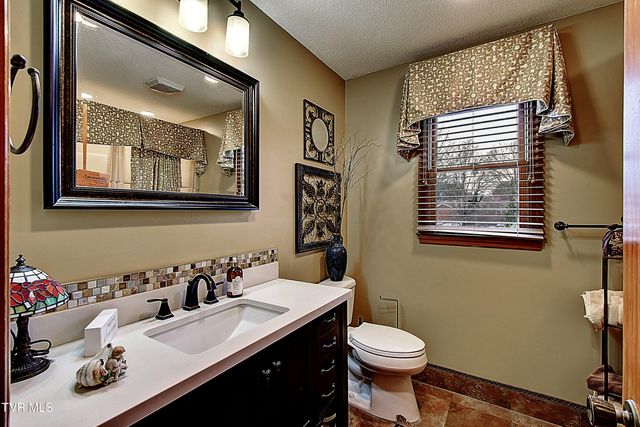 105 Kingfisher Court, Kingsport, TN 37663