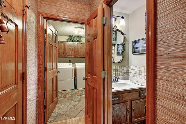 105 Kingfisher Court, Kingsport, TN 37663