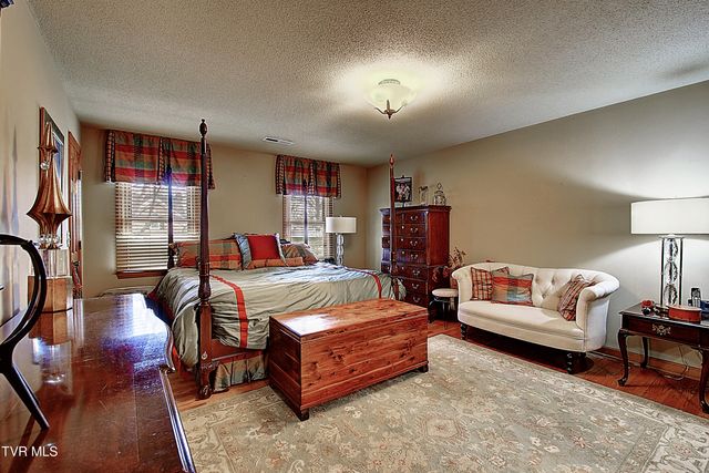 105 Kingfisher Court, Kingsport, TN 37663