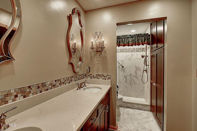 105 Kingfisher Court, Kingsport, TN 37663