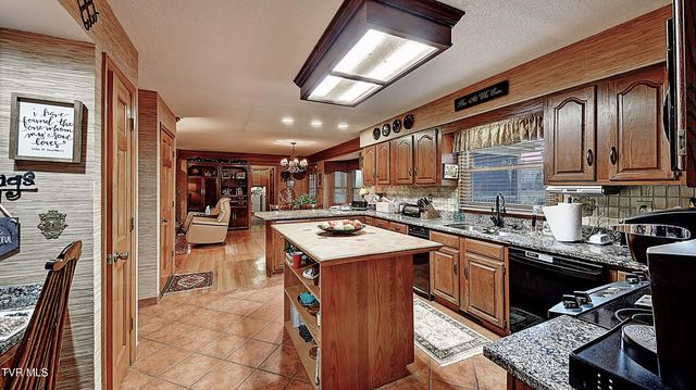 105 Kingfisher Court, Kingsport, TN 37663