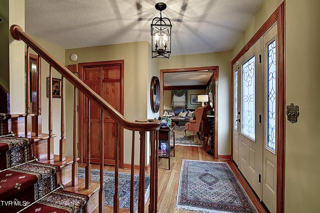 105 Kingfisher Court, Kingsport, TN 37663