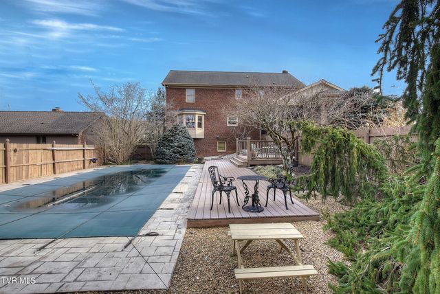 105 Kingfisher Court, Kingsport, TN 37663