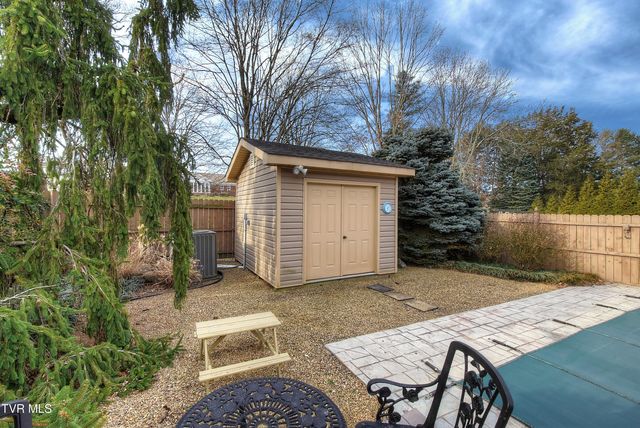 105 Kingfisher Court, Kingsport, TN 37663