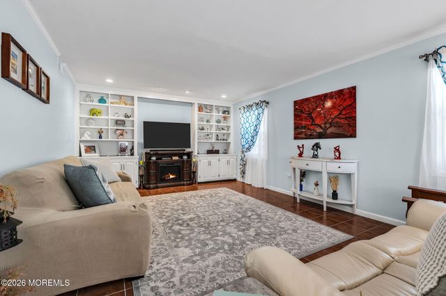 72 Idlebrook Lane, Aberdeen, NJ 07747