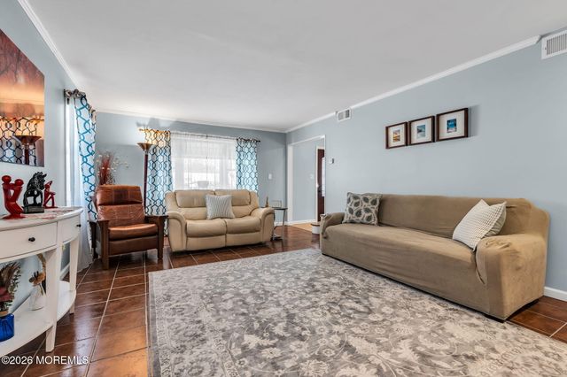 72 Idlebrook Lane, Aberdeen, NJ 07747