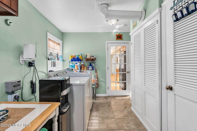 72 Idlebrook Lane, Aberdeen, NJ 07747