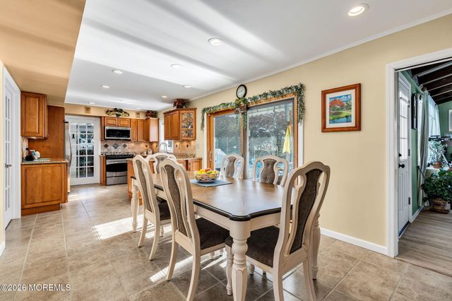 72 Idlebrook Lane, Aberdeen, NJ 07747