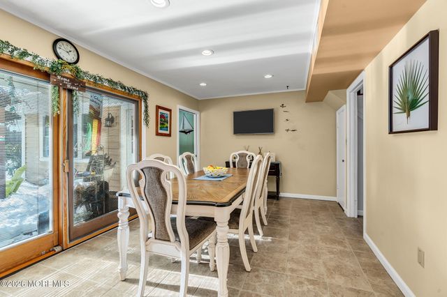 72 Idlebrook Lane, Aberdeen, NJ 07747