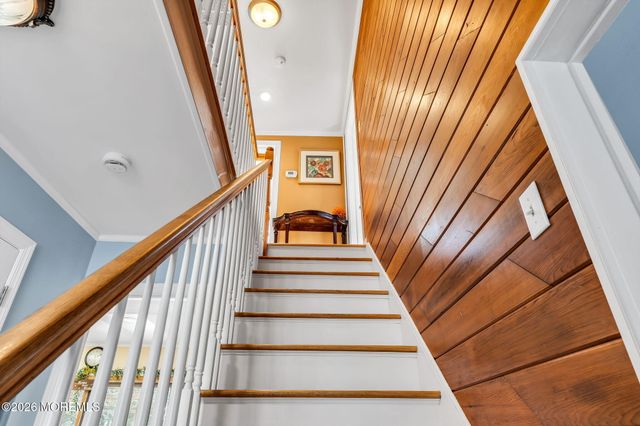 72 Idlebrook Lane, Aberdeen, NJ 07747