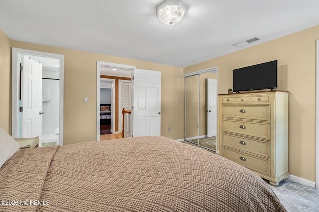 72 Idlebrook Lane, Aberdeen, NJ 07747