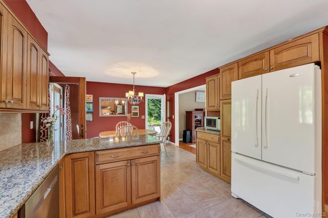 4 Denim Place, White Plains, NY 10603