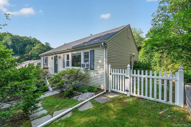 4 Denim Place, White Plains, NY 10603