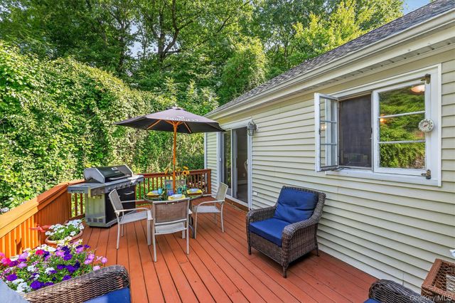 4 Denim Place, White Plains, NY 10603