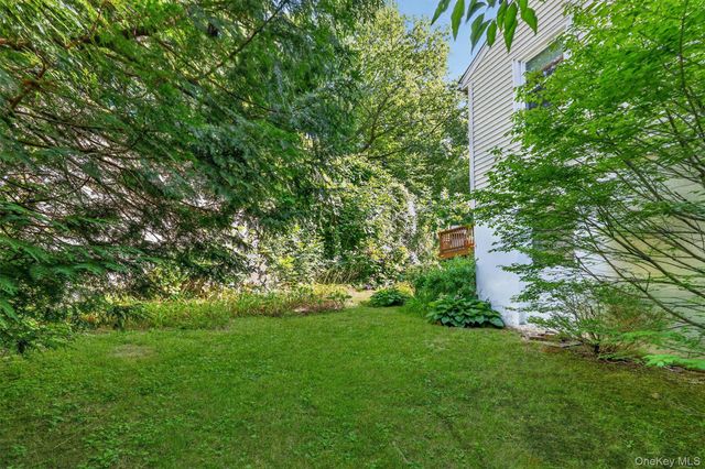 4 Denim Place, White Plains, NY 10603