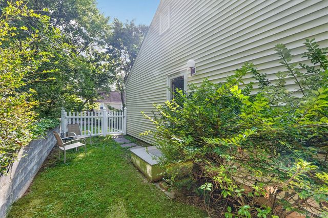 4 Denim Place, White Plains, NY 10603