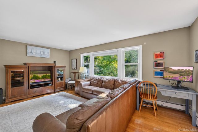 4 Denim Place, White Plains, NY 10603