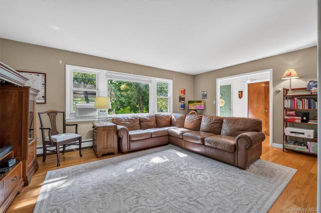 4 Denim Place, White Plains, NY 10603