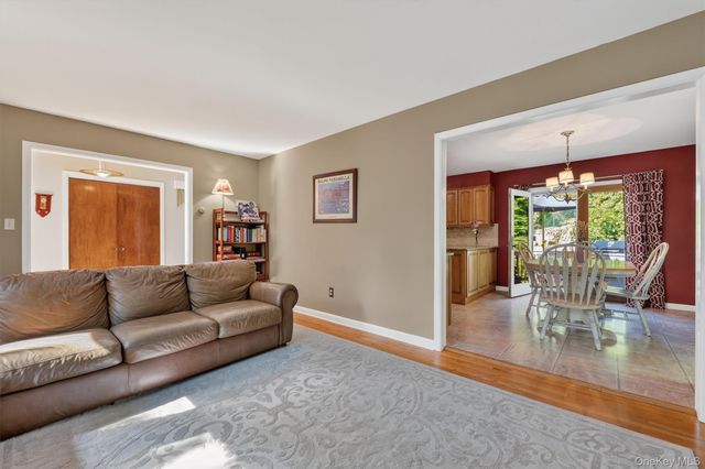 4 Denim Place, White Plains, NY 10603