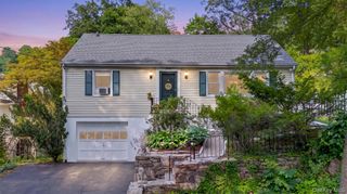 4 Denim Place, White Plains, NY 10603