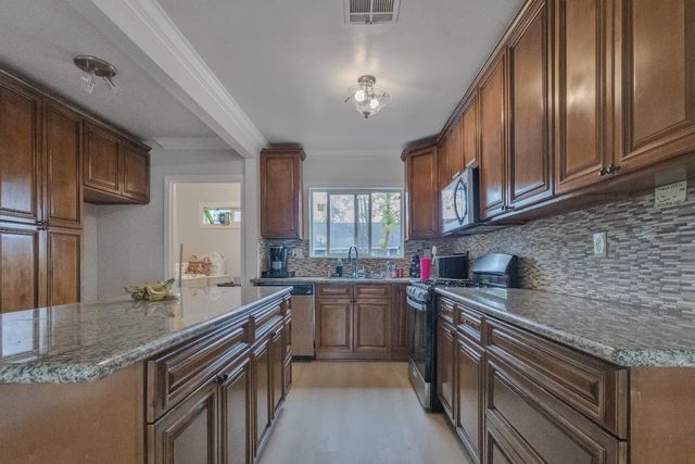 425 Burkett Ave, Stockton, CA 95205