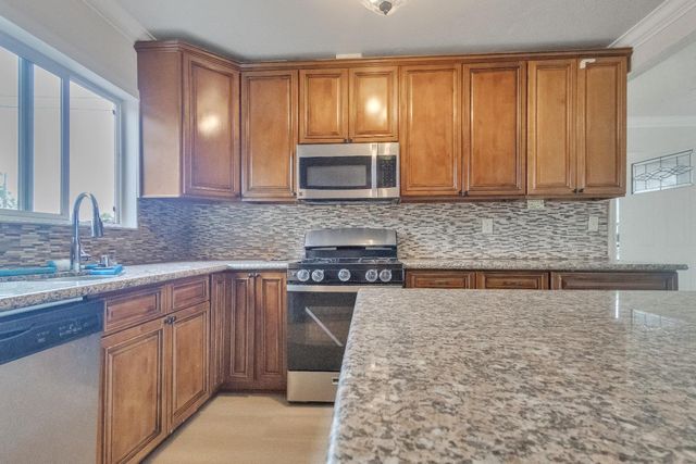 425 Burkett Ave, Stockton, CA 95205