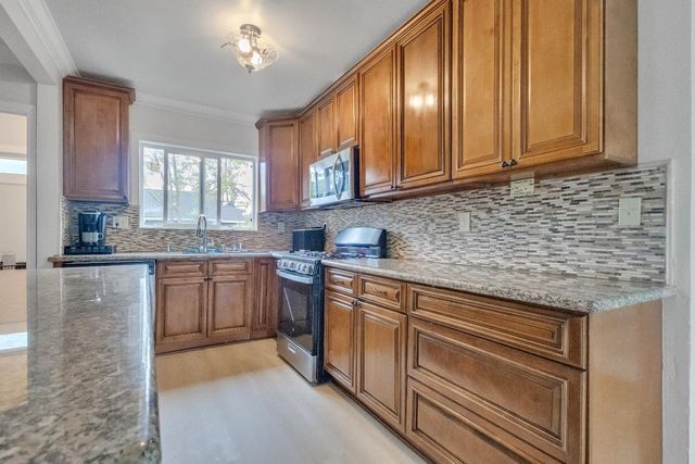 425 Burkett Ave, Stockton, CA 95205