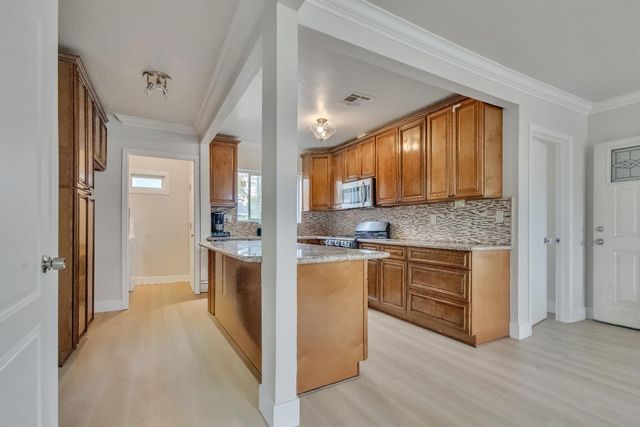 425 Burkett Ave, Stockton, CA 95205