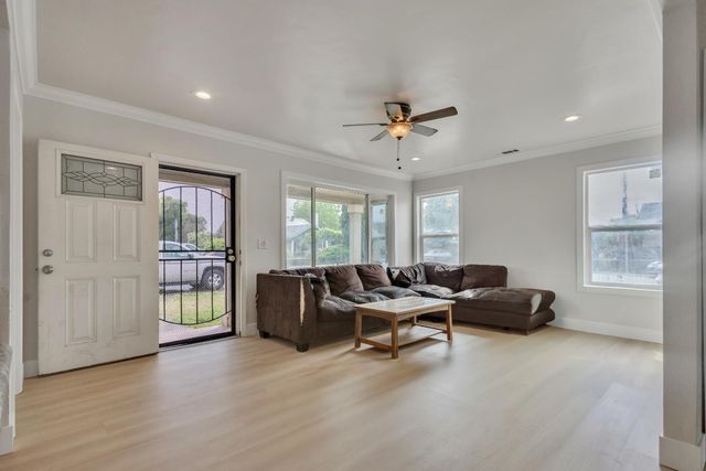 425 Burkett Ave, Stockton, CA 95205