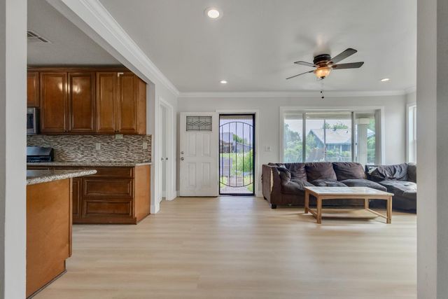 425 Burkett Ave, Stockton, CA 95205