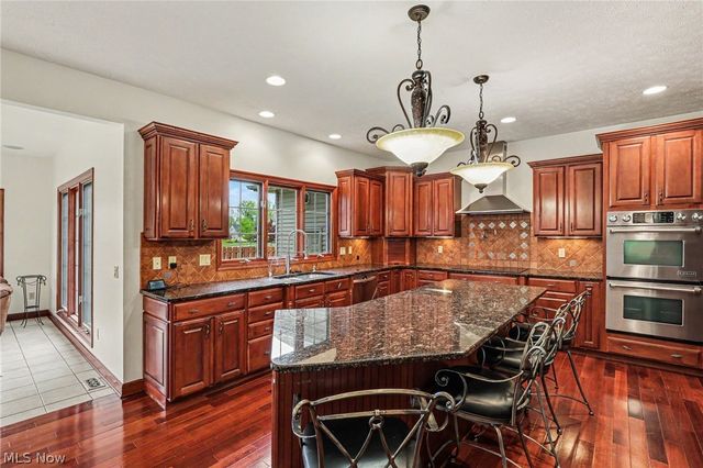 6291 Maypine Farm Boulevard, Highland Heights, OH 44143