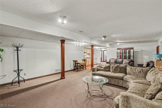 6291 Maypine Farm Boulevard, Highland Heights, OH 44143