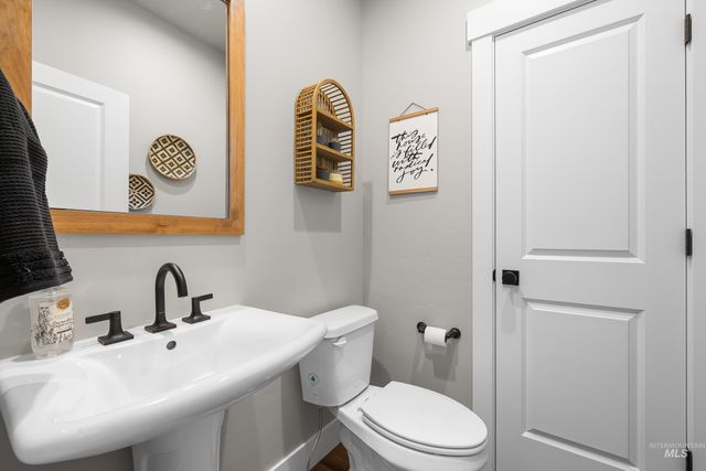 4580 E Musselshell Dr., Nampa, ID 83687