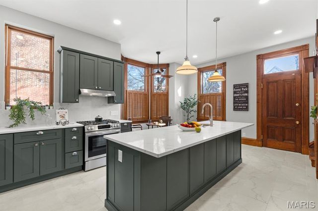 2346 Albion Place, St Louis, MO 63104