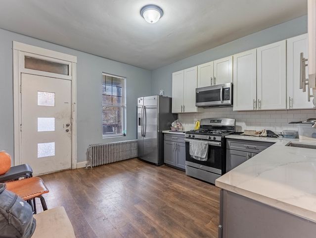 4044 W Potomac Avenue, Chicago, IL 60651