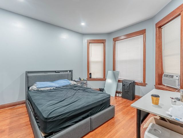 4044 W Potomac Avenue, Chicago, IL 60651