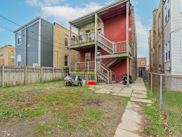 4044 W Potomac Avenue, Chicago, IL 60651