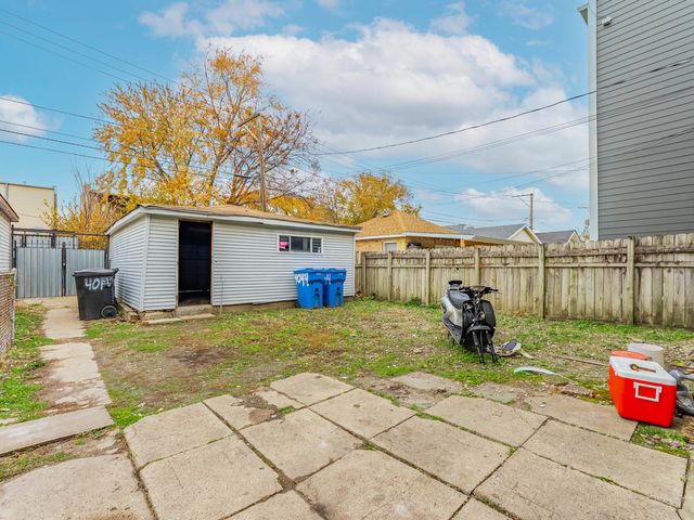 4044 W Potomac Avenue, Chicago, IL 60651