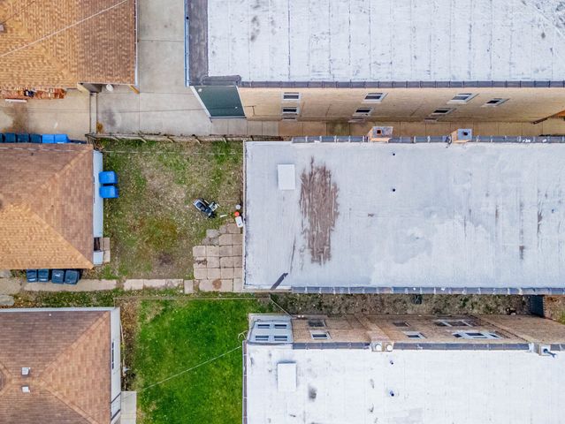 4044 W Potomac Avenue, Chicago, IL 60651