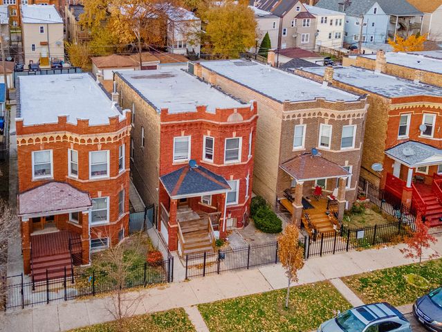 4044 W Potomac Avenue, Chicago, IL 60651