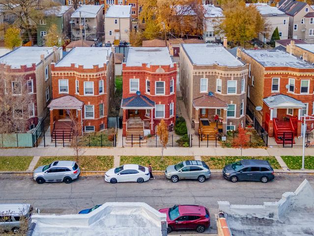 4044 W Potomac Avenue, Chicago, IL 60651