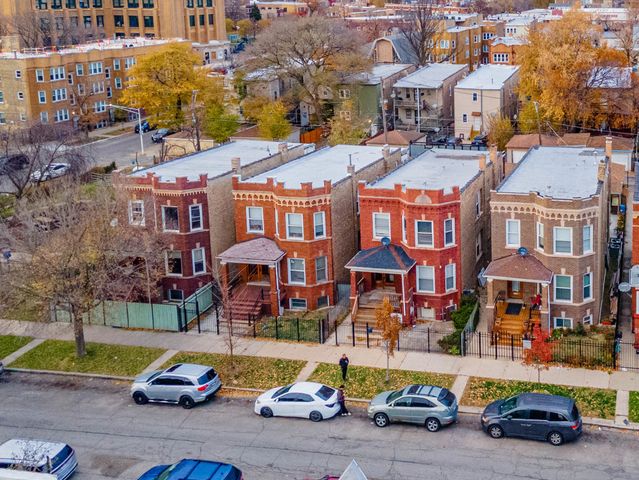 4044 W Potomac Avenue, Chicago, IL 60651