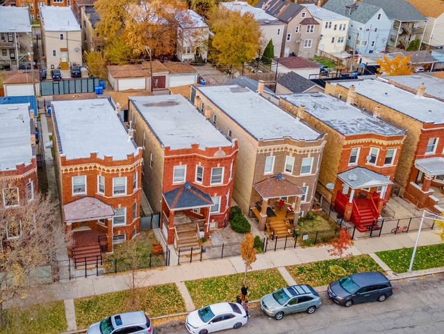 4044 W Potomac Avenue, Chicago, IL 60651